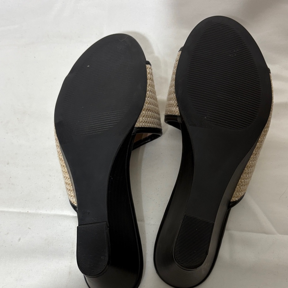 Ann Taylor Black and Cream Women's Mules - Picture 6 of 6